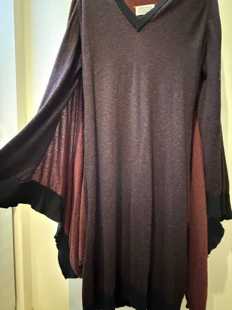 メゾンマルジェラダークパープル Vネック ケープスタイル ニット