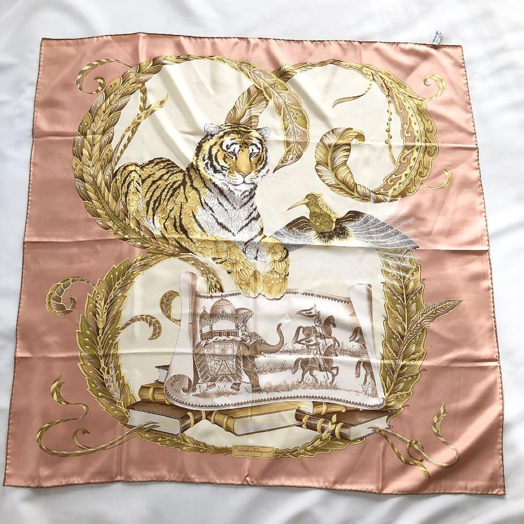 Ferragamo*フェラガモ　大判スカーフ　シルク100%　虎　アニマル