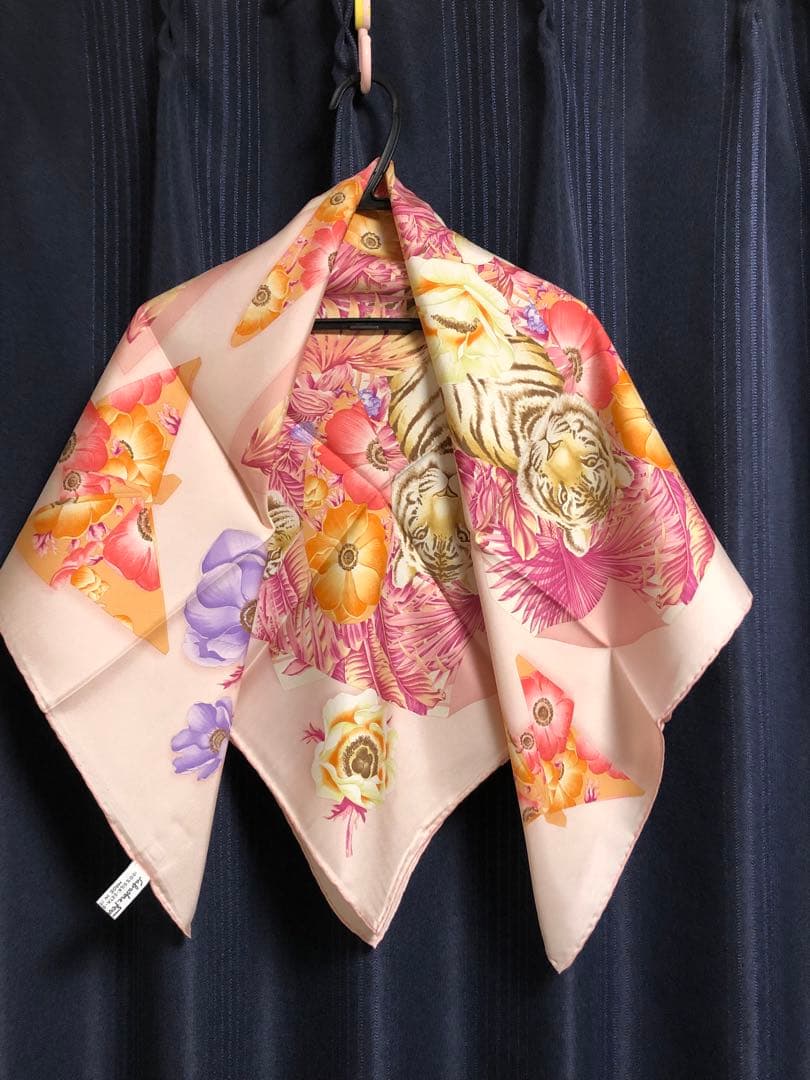 Salvatore Ferragamo 花柄スカーフ ピンク系