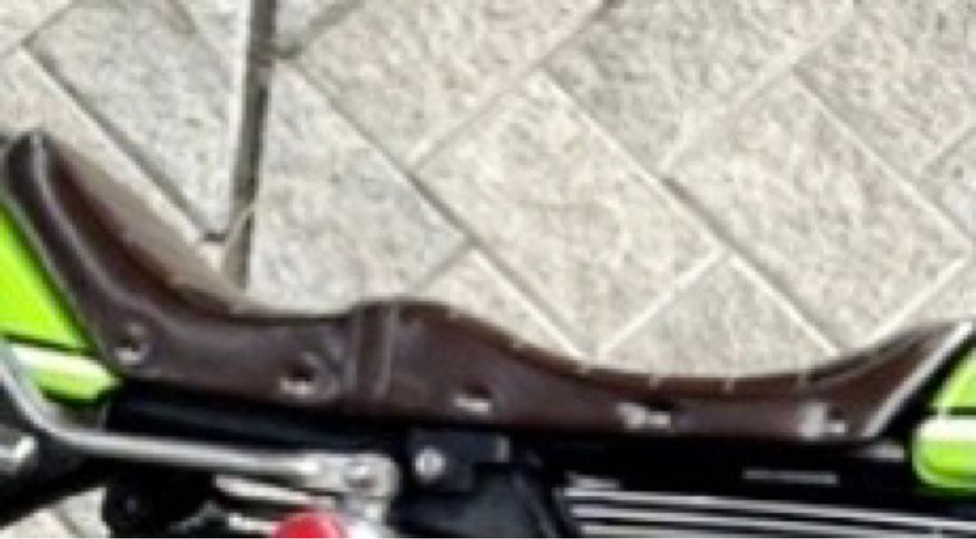 Kawasaki KH250〜400、250 〜400SS 黒色あんこ抜きシート