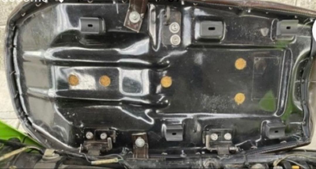 Kawasaki KH250〜400、250 〜400SS 黒色あんこ抜きシート