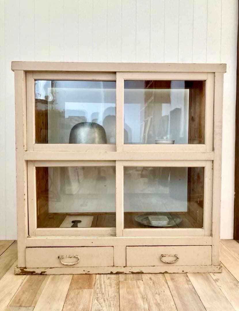 パン屋さんで使われていたガラスケース