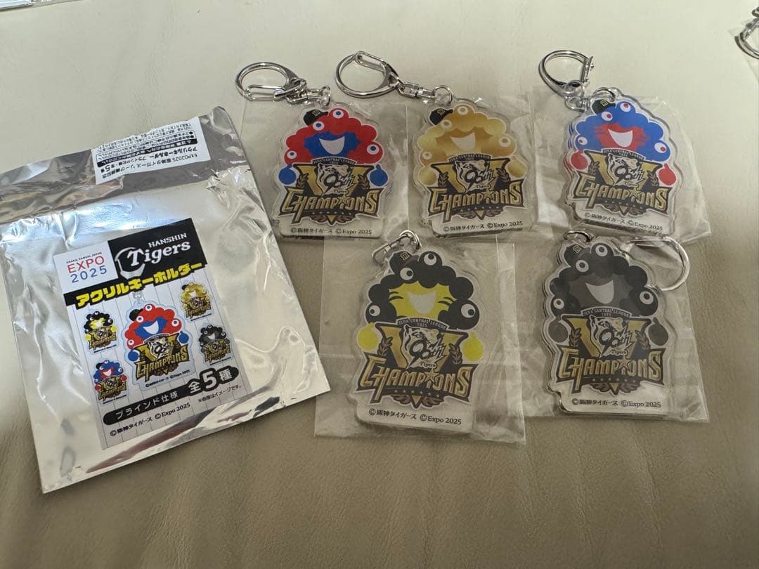 阪神タイガース　ミャクミャク　優勝記念キーホルダー