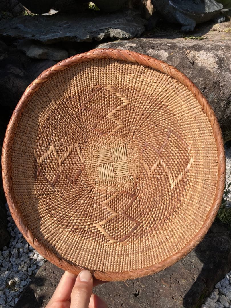 天然素材の幾何学模様バスケット