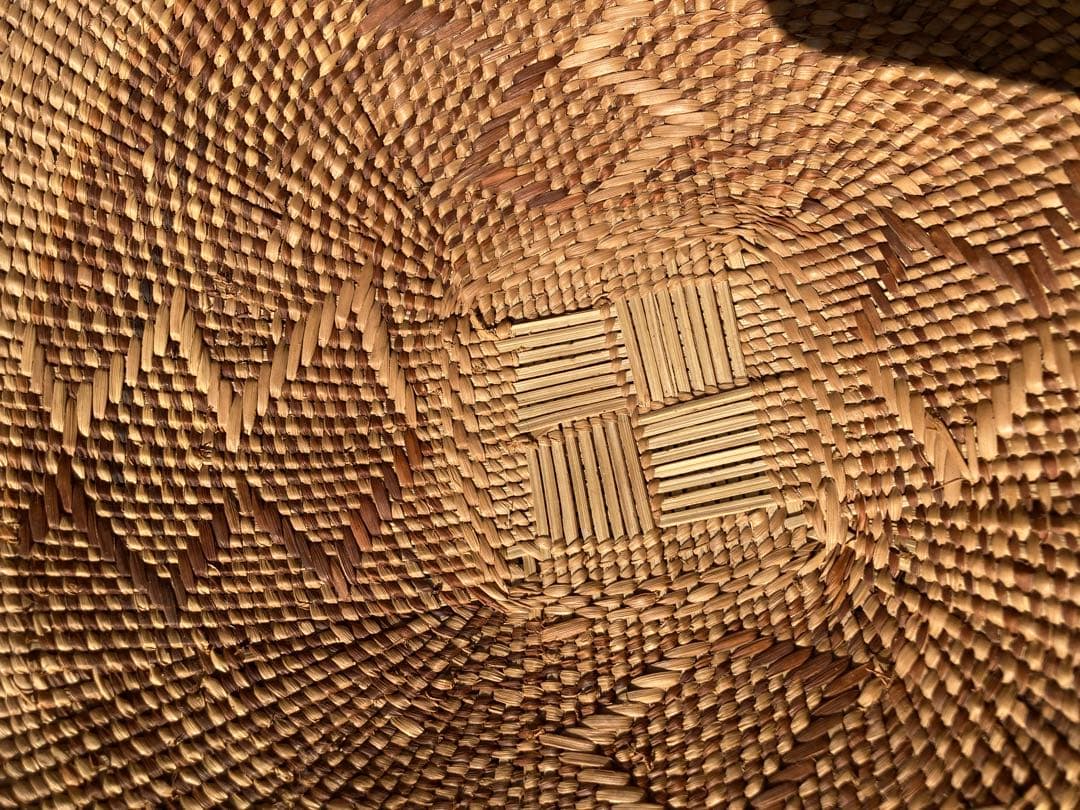 天然素材の幾何学模様バスケット