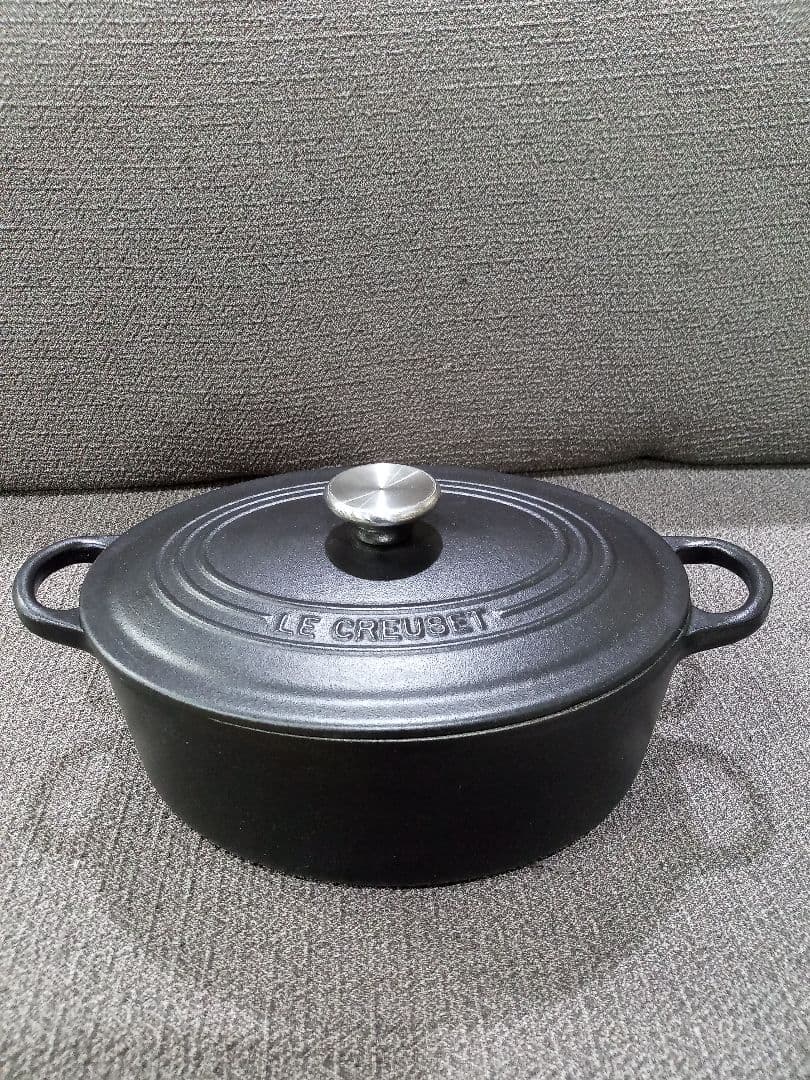 ル・クルーゼ　LE CREUSET　鋳物　ホーロー鍋　ココットオーバル　25cm