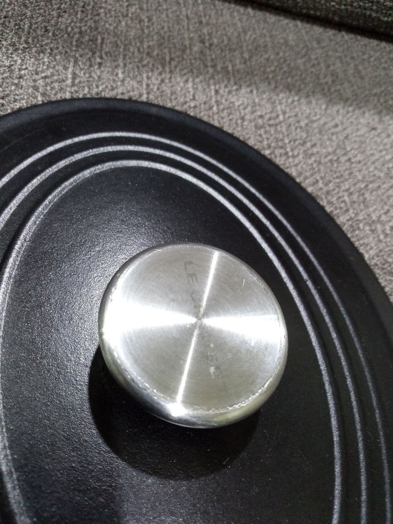 ル・クルーゼ　LE CREUSET　鋳物　ホーロー鍋　ココットオーバル　25cm