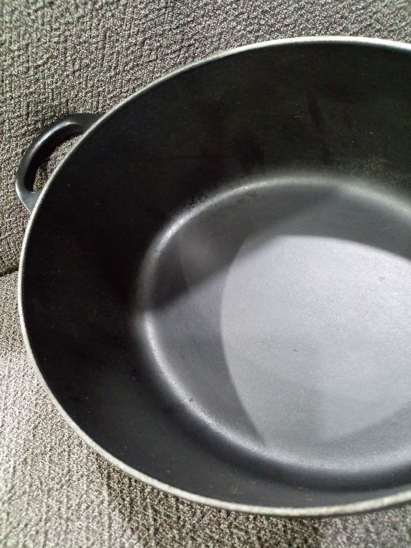 ル・クルーゼ　LE CREUSET　鋳物　ホーロー鍋　ココットオーバル　25cm