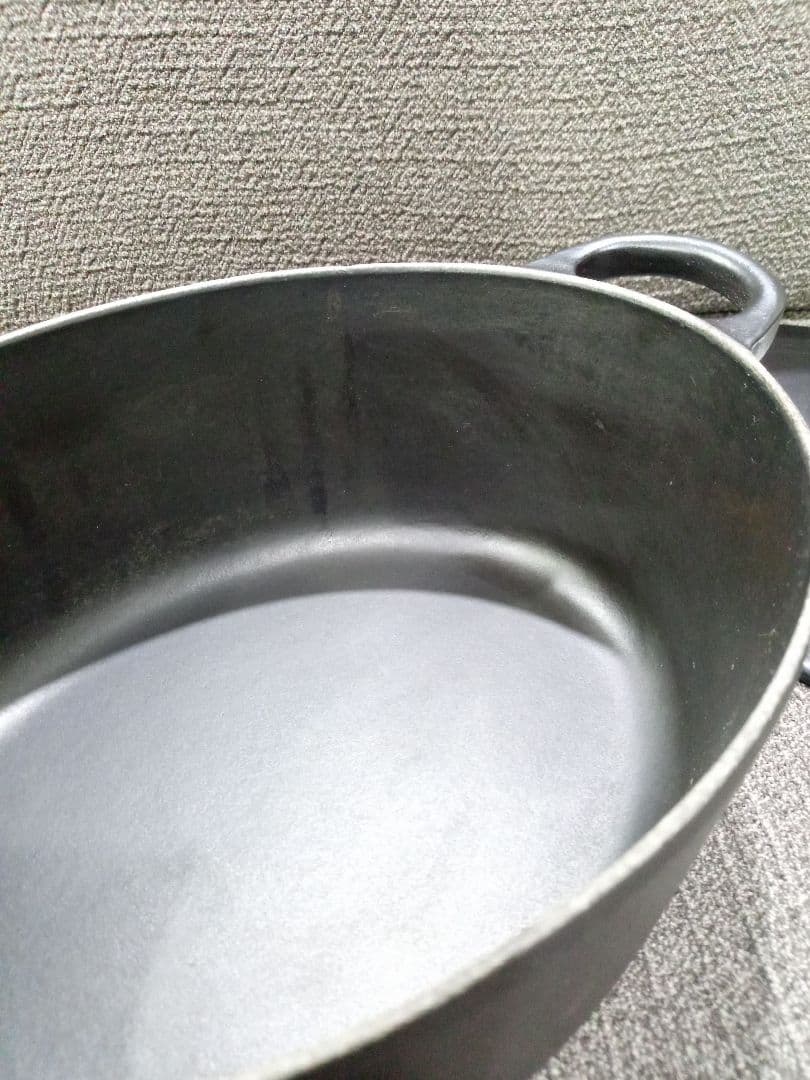 ル・クルーゼ　LE CREUSET　鋳物　ホーロー鍋　ココットオーバル　25cm