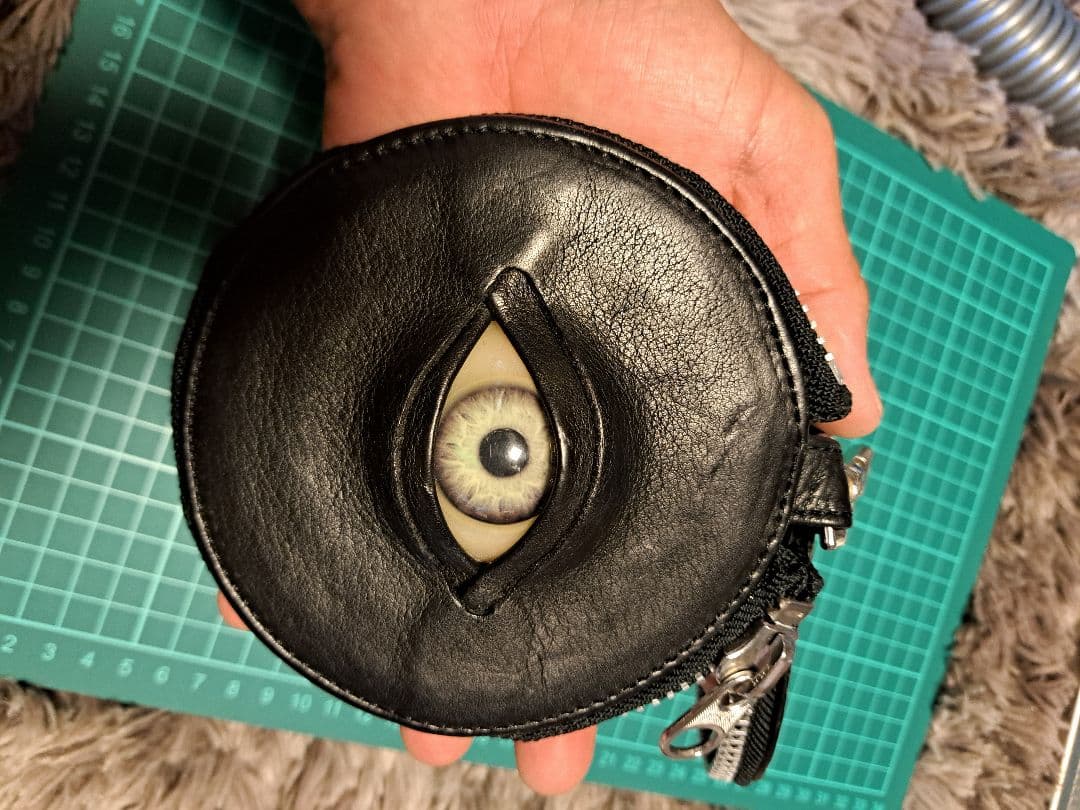 目玉　義眼　革　ケース　小物ポーチ