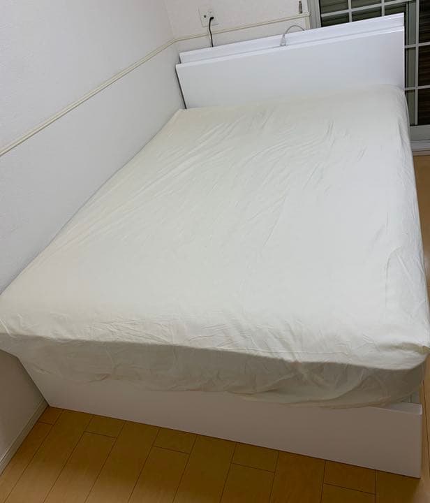 ダブルベッド　収納フレーム.マットレス付き