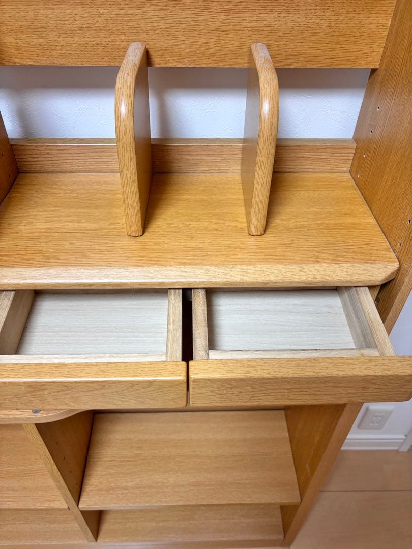 【送料込み・最安値❗️】ニトリ　本棚のみ　コンセント3個付　転倒防止補助バンド付き