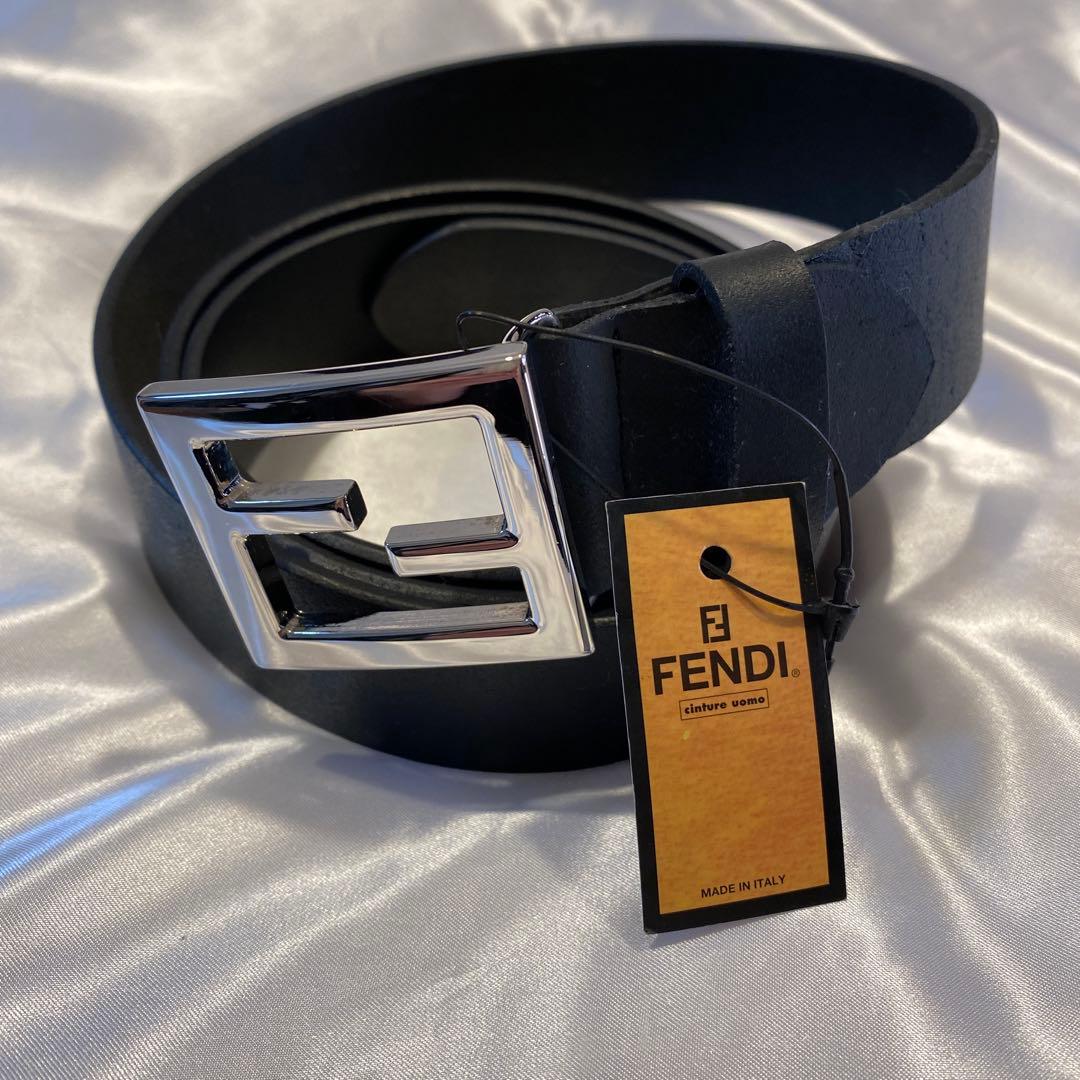極美品FENDI イタリア製ブラックレザーロゴベルト　ズッカ柄　Zucca