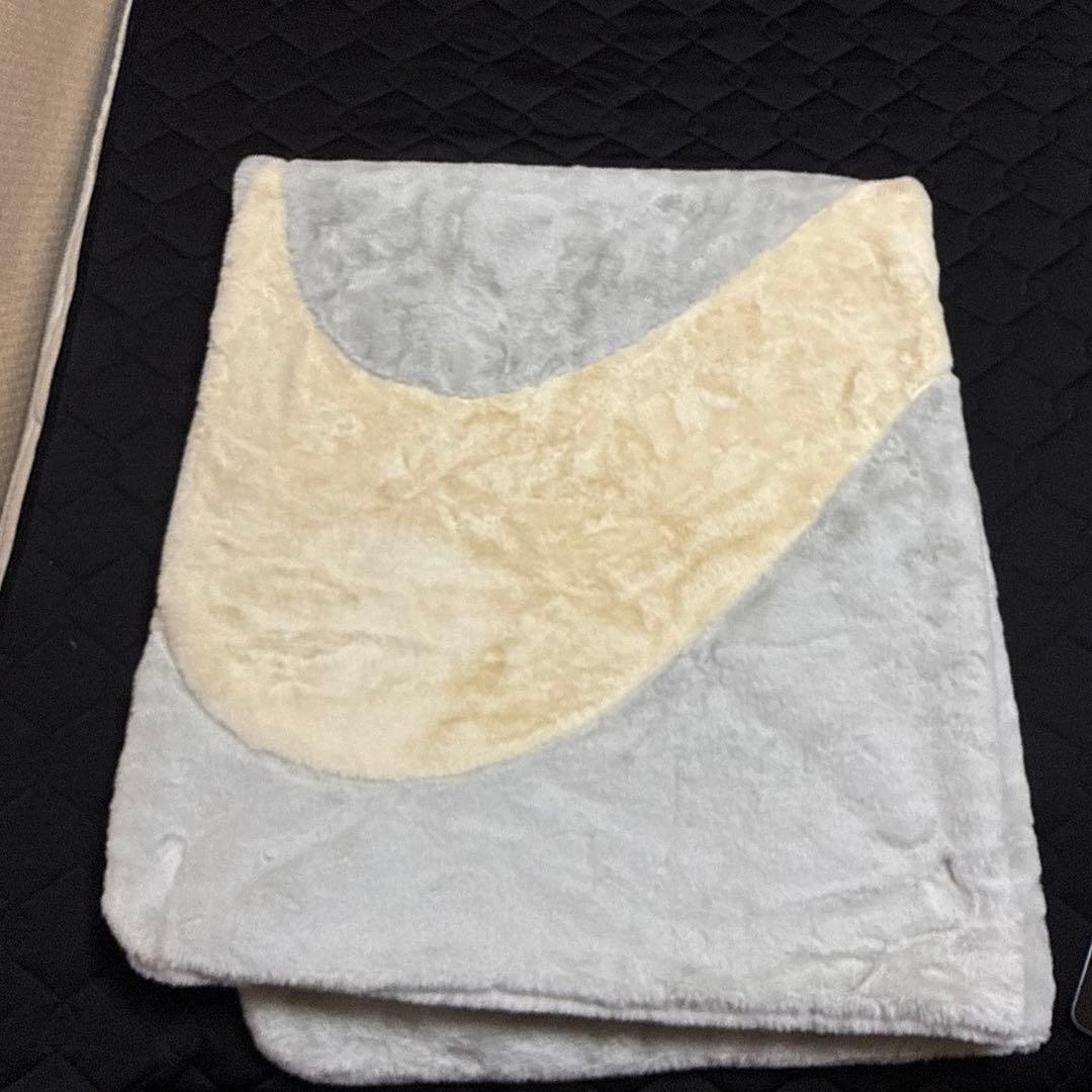 【激レア】NIKE W NSW BLANKET FAUX FUR ブランケット