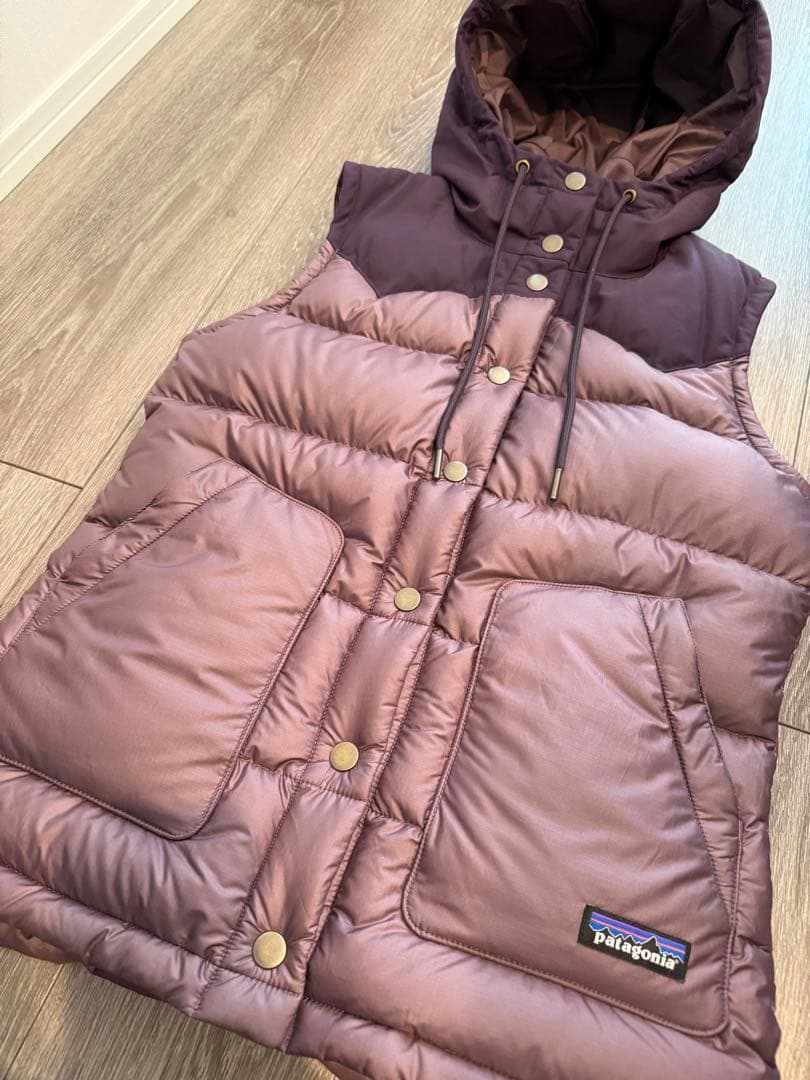 パタゴニア フード付きダウンベスト 紫　XS