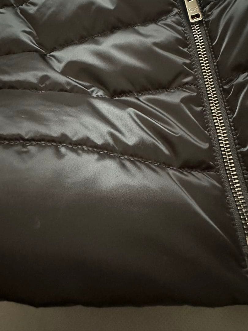 プラダ　ダウンジャケット　ダークグレー