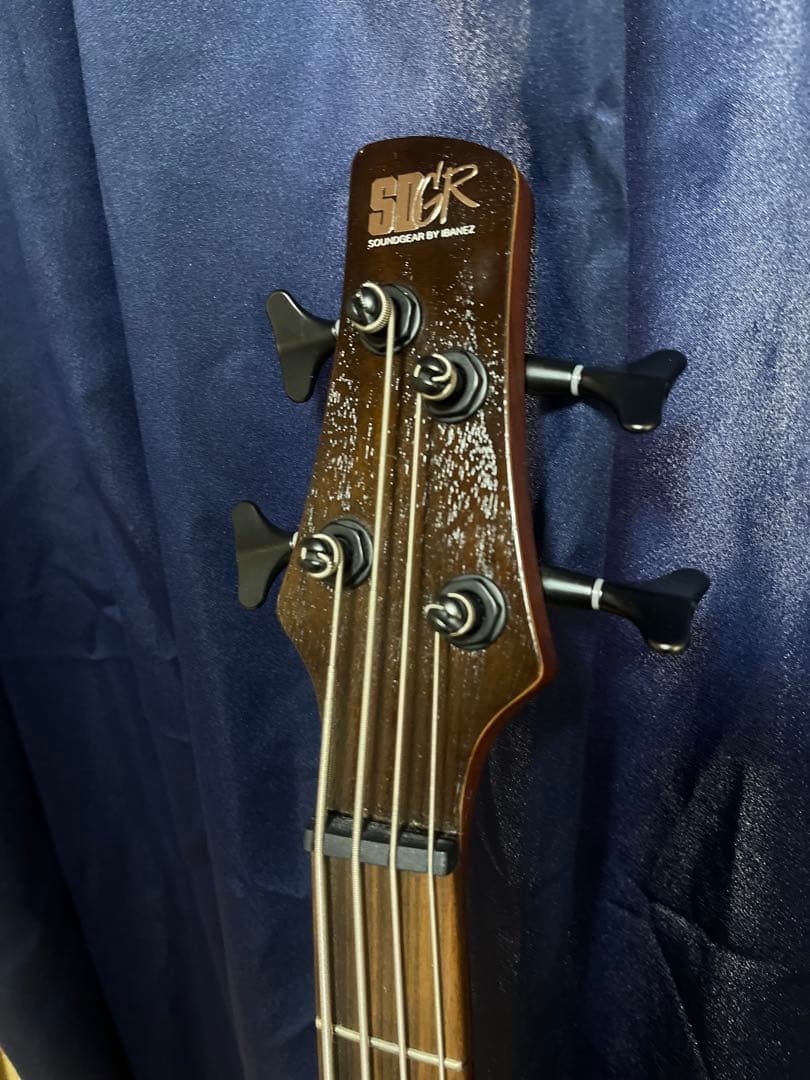 〖ストラップ、スタンド、ケース付き〗Ibanez エレキベース