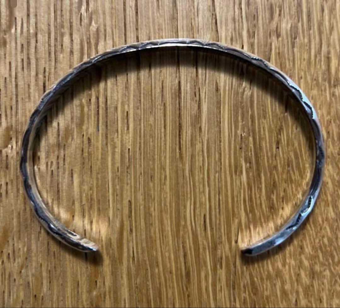 Ray Adakai スタンプワークトライアングルバングル