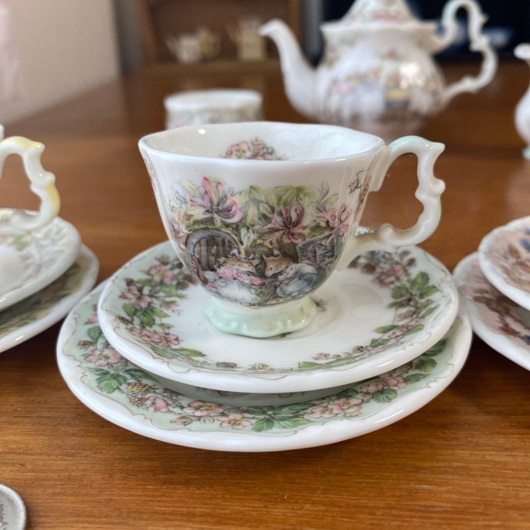 英国　ロイヤルドルトン ブランブリーヘッジ ミニチュア　ティーセット　イギリス