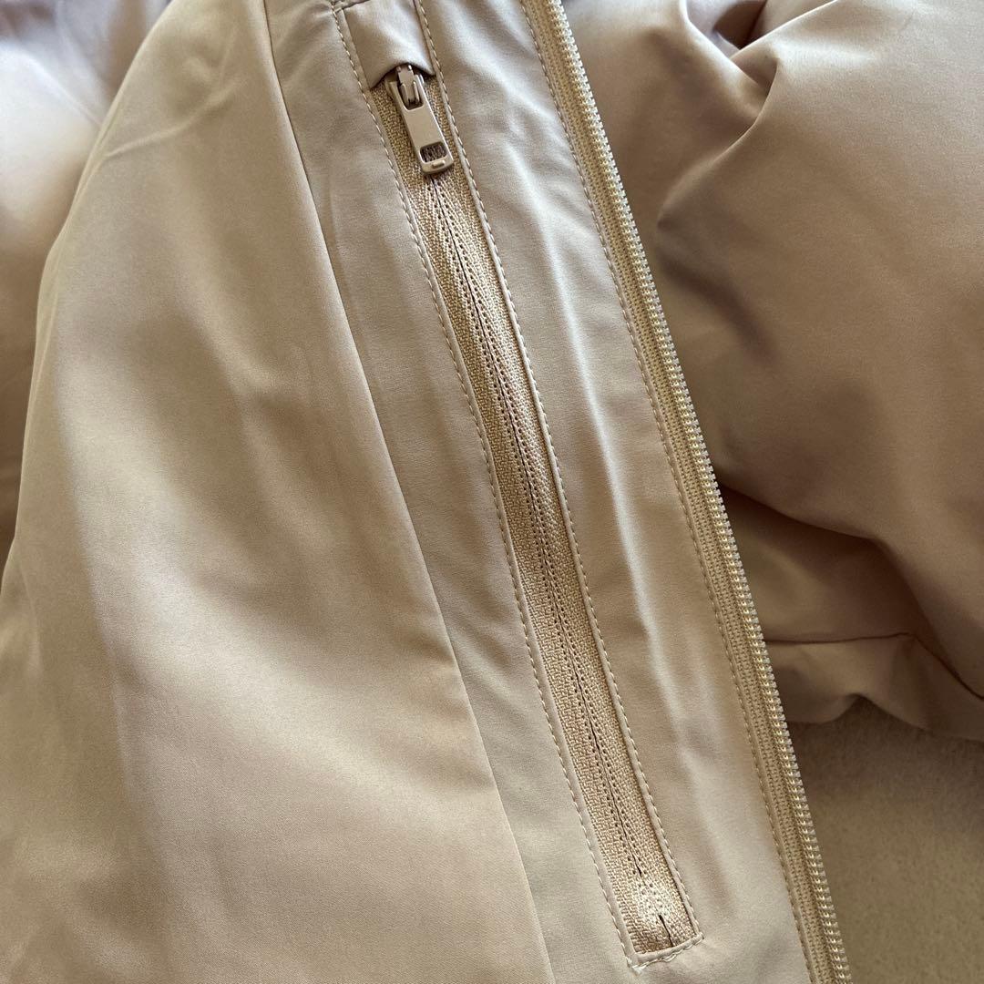 ユニクロ　シームレスダウンパーカ　ベージュ　美品