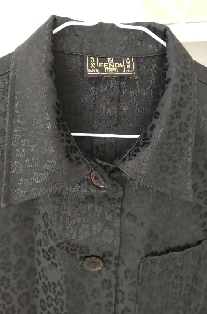 FENDIのショートコート、黒地に地紋入り、madeinItaly