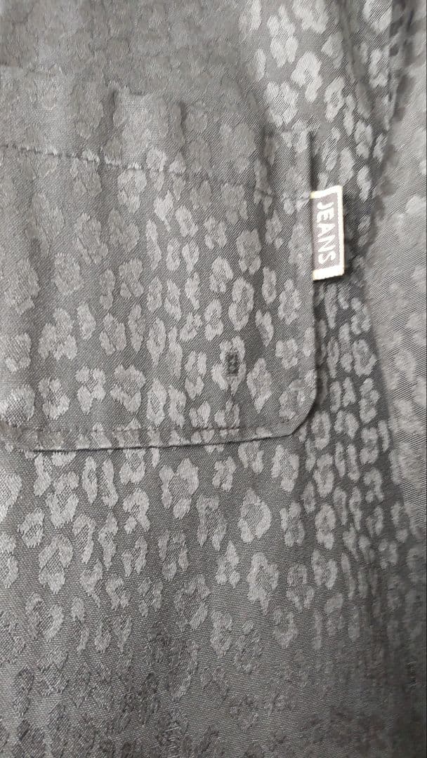 FENDIのショートコート、黒地に地紋入り、madeinItaly