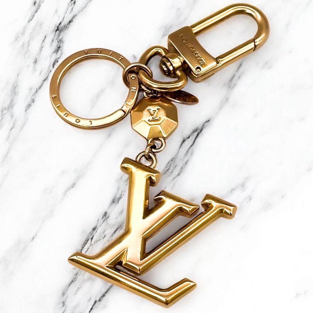 極美品 箱付き ルイヴィトン LV ファセット キーホルダー ロゴ キーチャーム