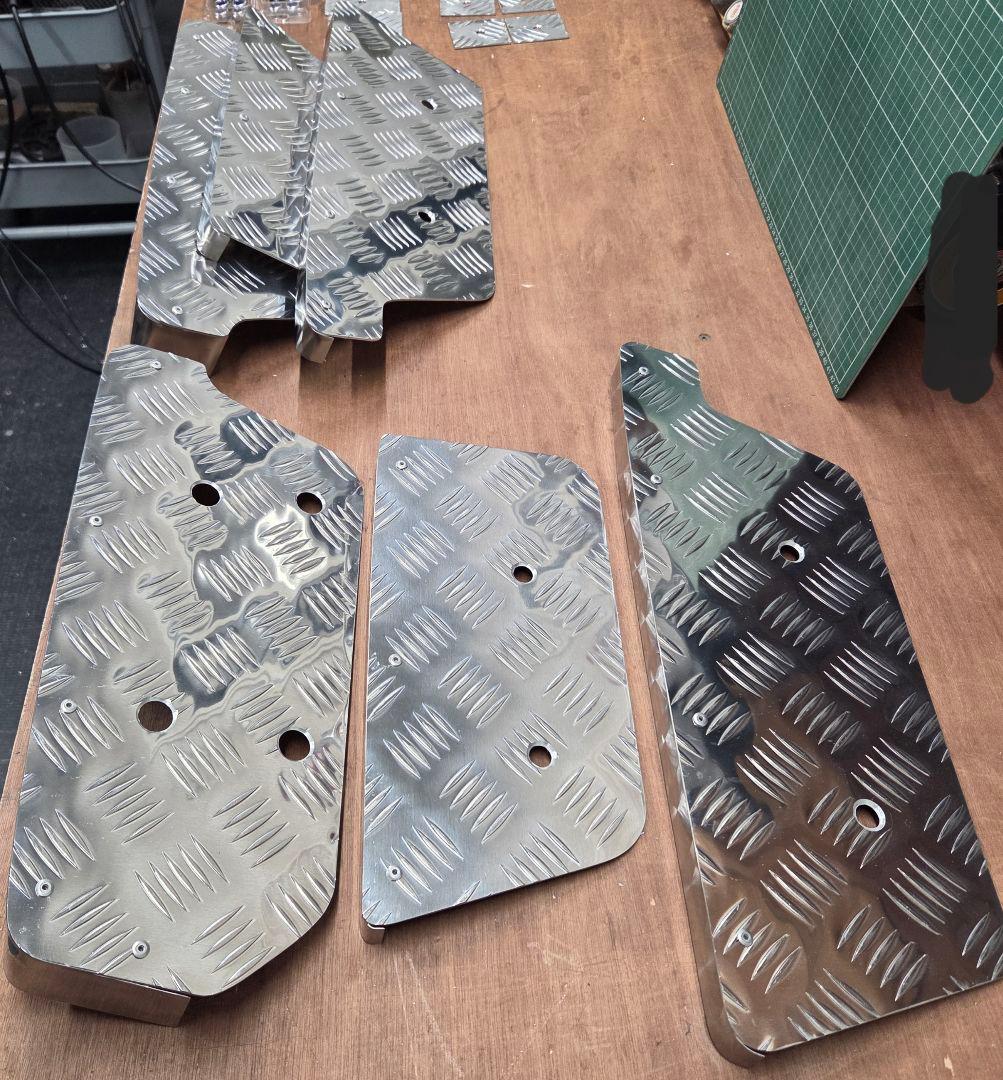 17スーパーグレート　サイドステップ　アルミ縞板ボルトナット付きフルセット