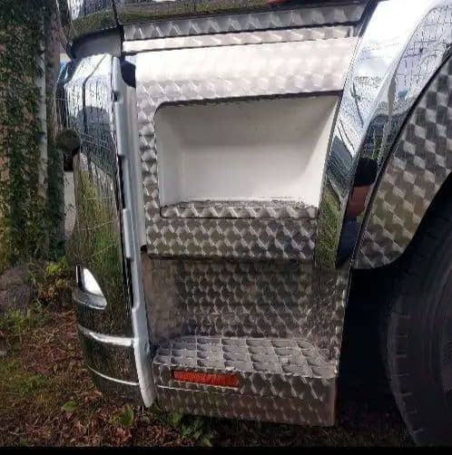 17スーパーグレート　サイドステップ　アルミ縞板ボルトナット付きフルセット