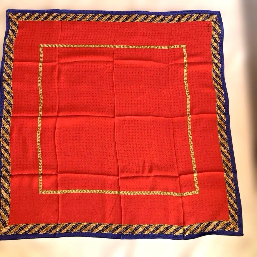 大判スカーフ 赤 金色装飾 青縁取り