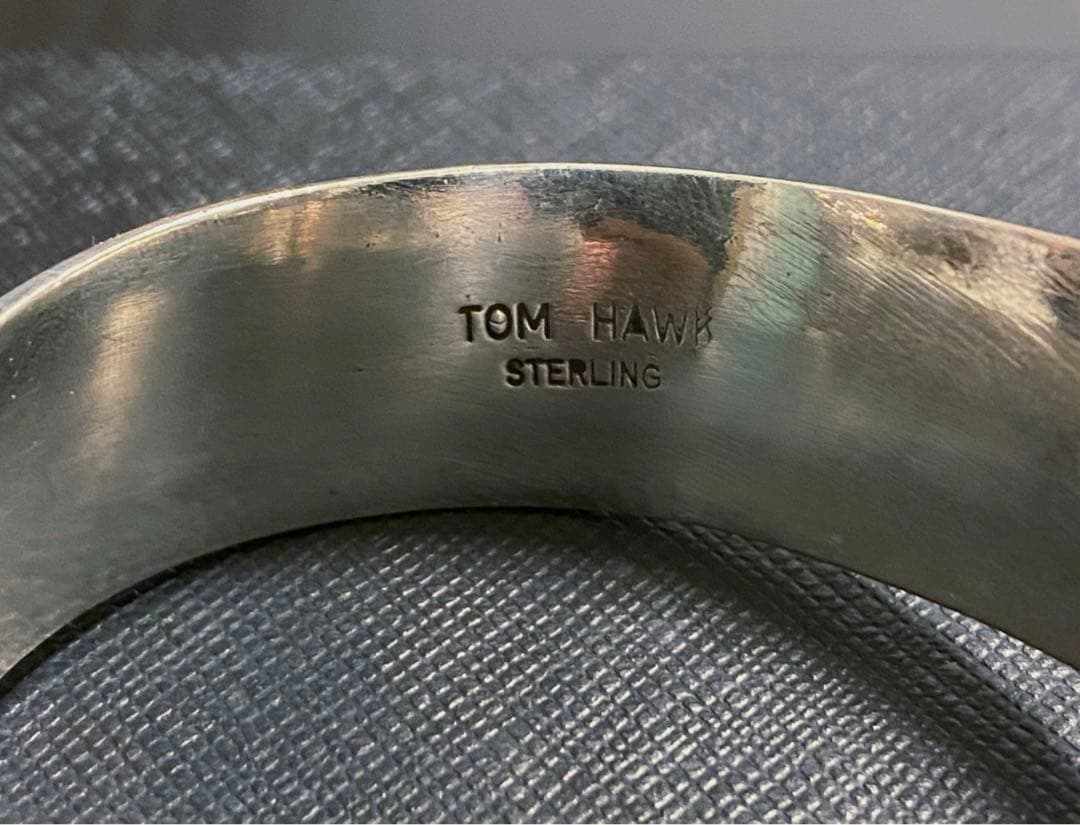 【レア】TOM HAWK Vシェイプ4ラインシルバーバングル ナバホ族