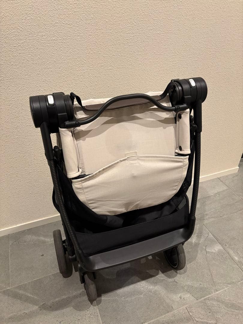 2025年製　ヌナ ベビーカー イクサネクスト