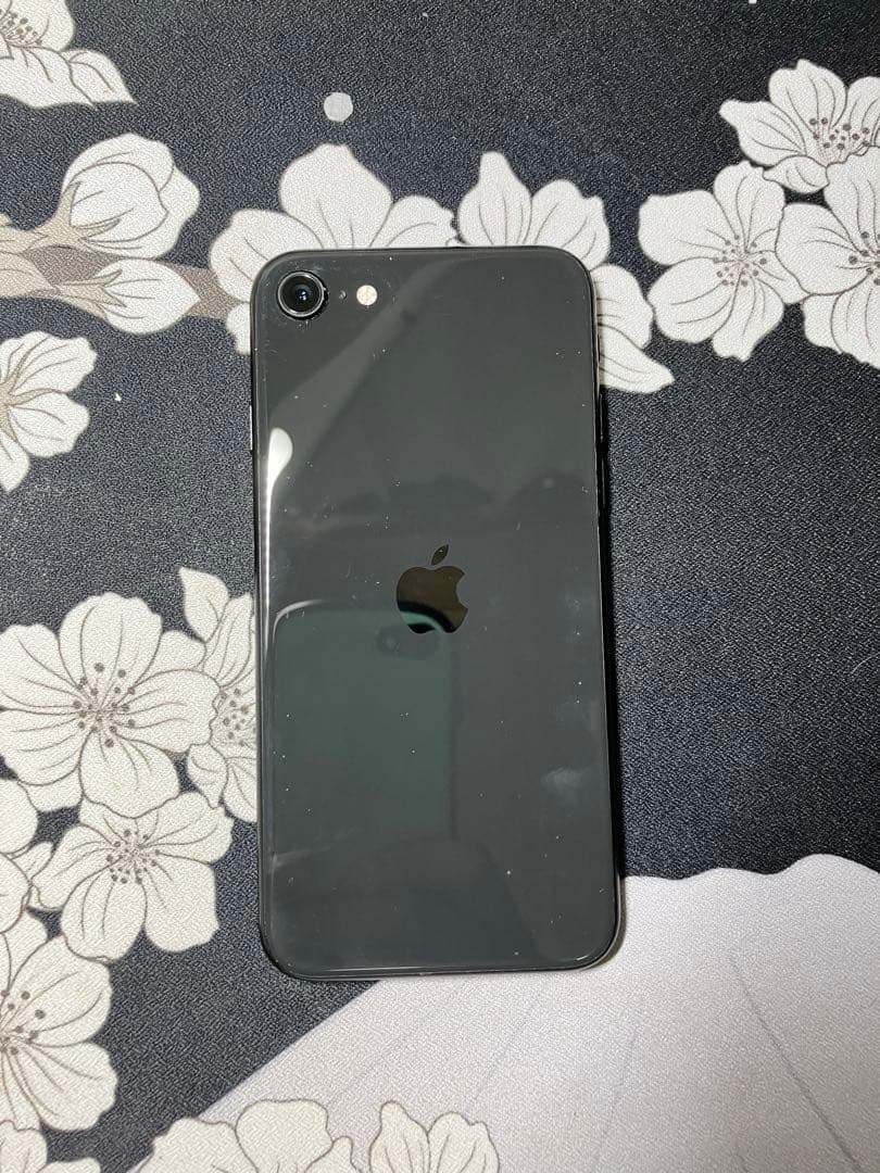 iPhone SE2 SIMフリー　64GB