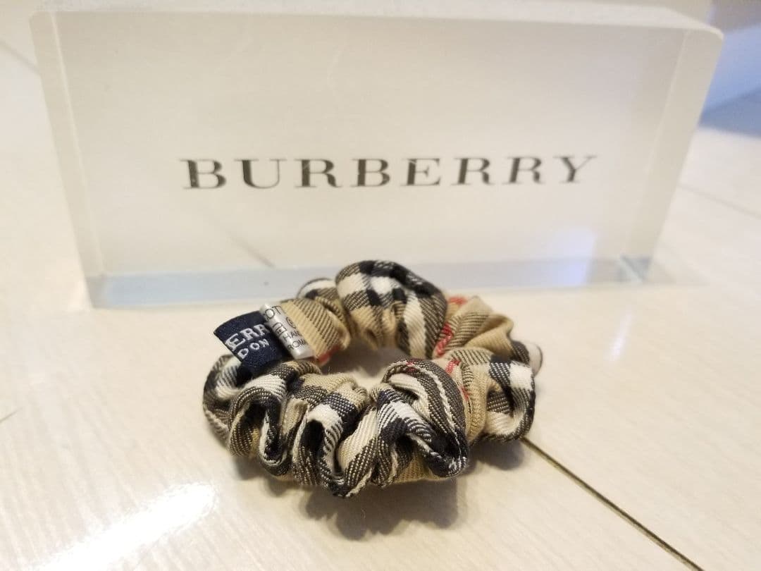 バーバリー新品未使用ミラー 未使用近ヘアゴム ノバチェックベージュ美品2点セット