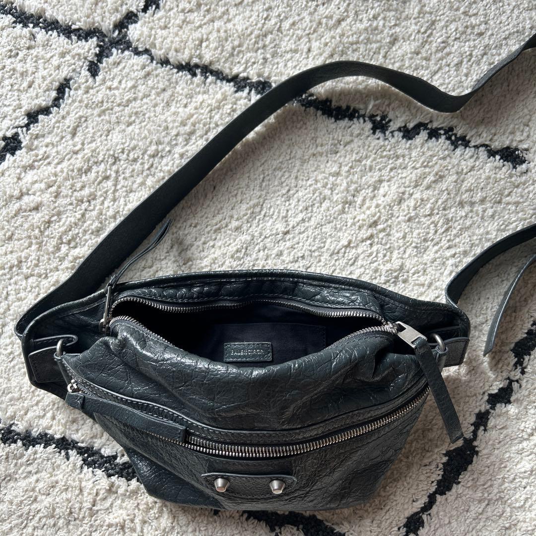 BALENCIAGA ネイビー　ボディバッグ