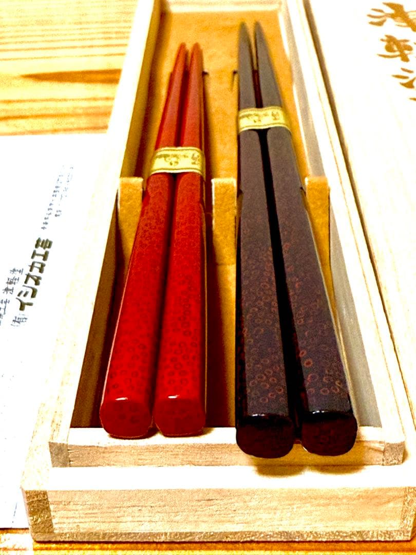 1.8万円津軽塗り七子　夫婦箸赤と黒の模様天然木箸 2膳セット