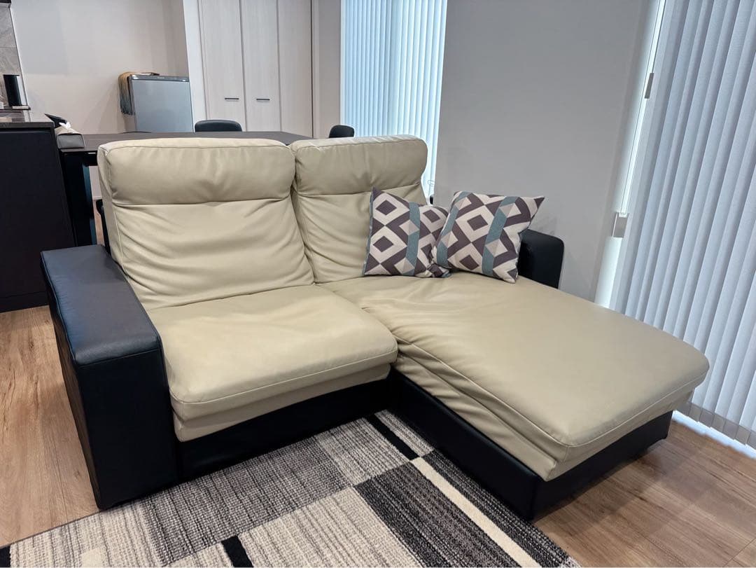 東京インテリア オーダー カウチ ソファー 黒白 シンプル おしゃれ 2人掛け