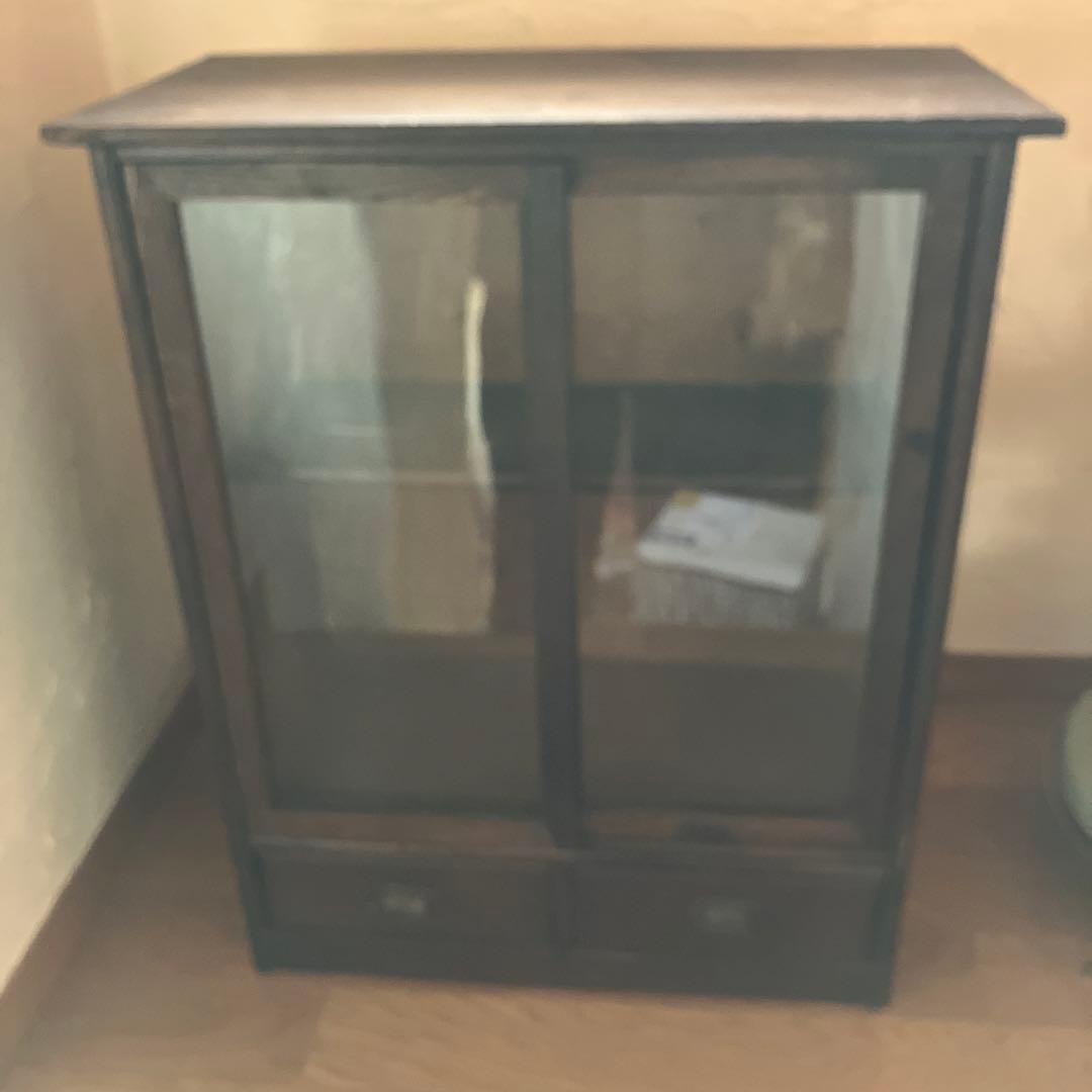 アンティーク　レトロな食器棚