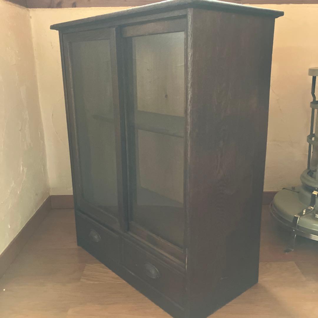 アンティーク　レトロな食器棚