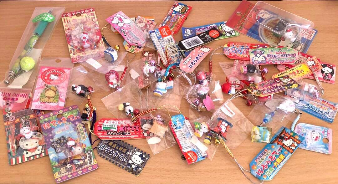 ご当地ハローキティ 根付けストラップ、ピンバッジ、ボールペン　29個 まとめ売り