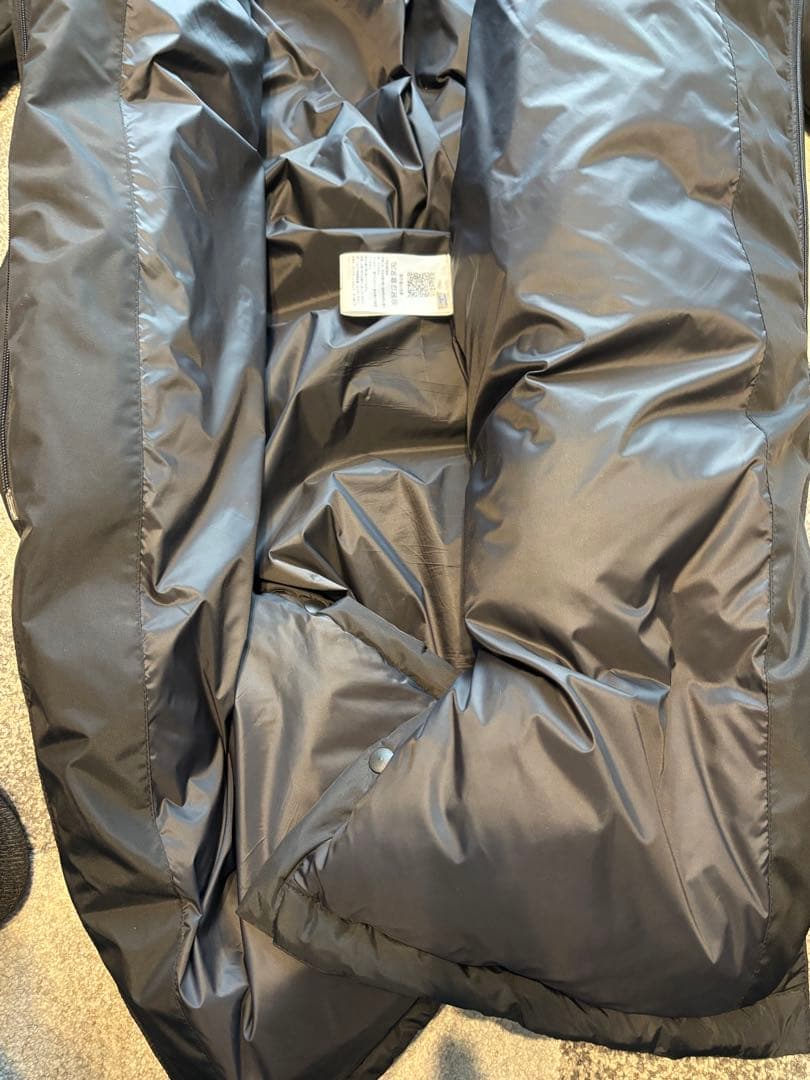 アシックス ベンチコート Mサイズ ブラック　ダウン80%