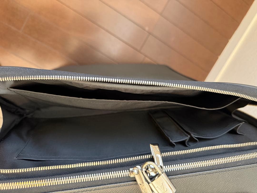 LOUIS VUITTON（ルイ・ヴィトン）キャリースーツケース