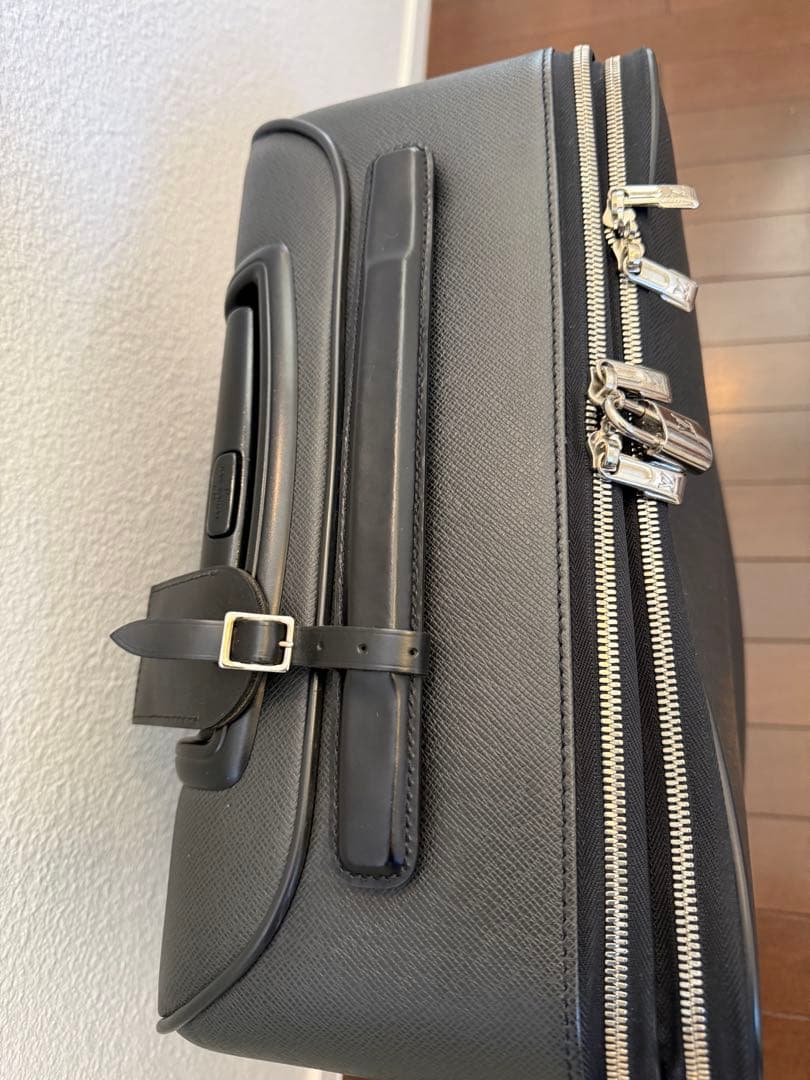 LOUIS VUITTON（ルイ・ヴィトン）キャリースーツケース