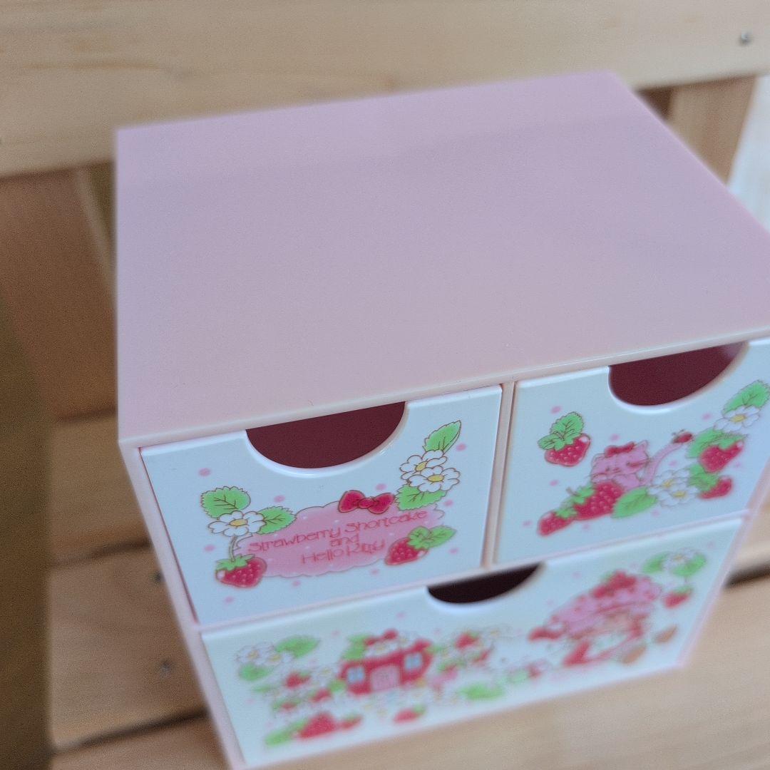 ストロベリーショートケーキandハローキティ　小物入れ昭和レトロ
