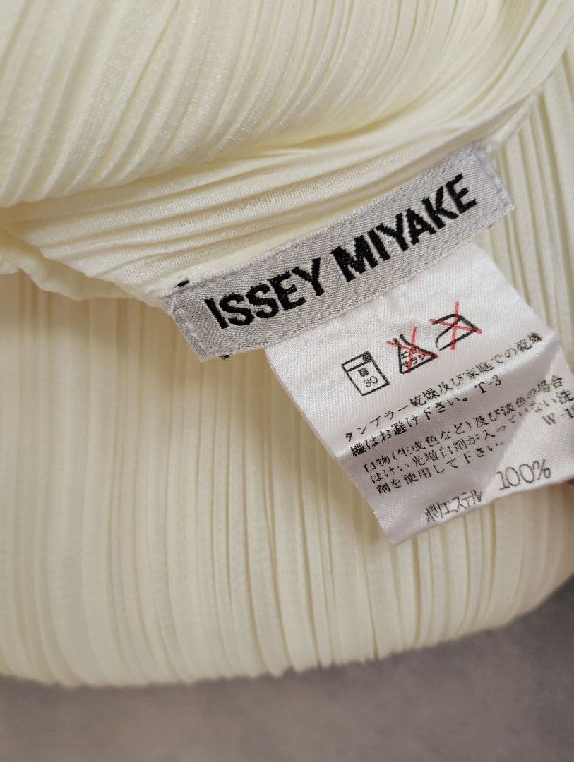 ISSEY MIYAKE イッセイミヤケ　日本製　長袖　プリーツ トップス
