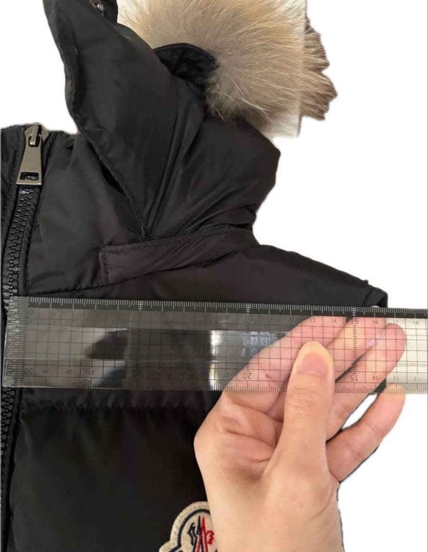 新品 未使用級 モンクレール サイズ1 ファー 黒 MONCLER ダウンベスト