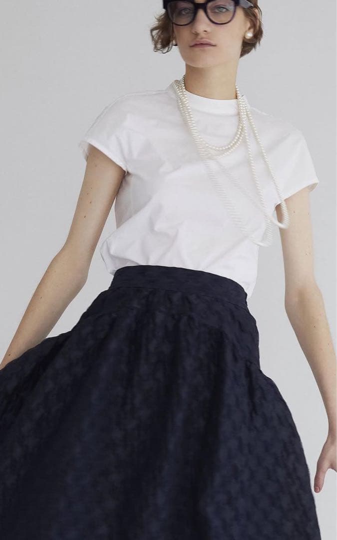 SHE Tokyo Paula 白ブラウス