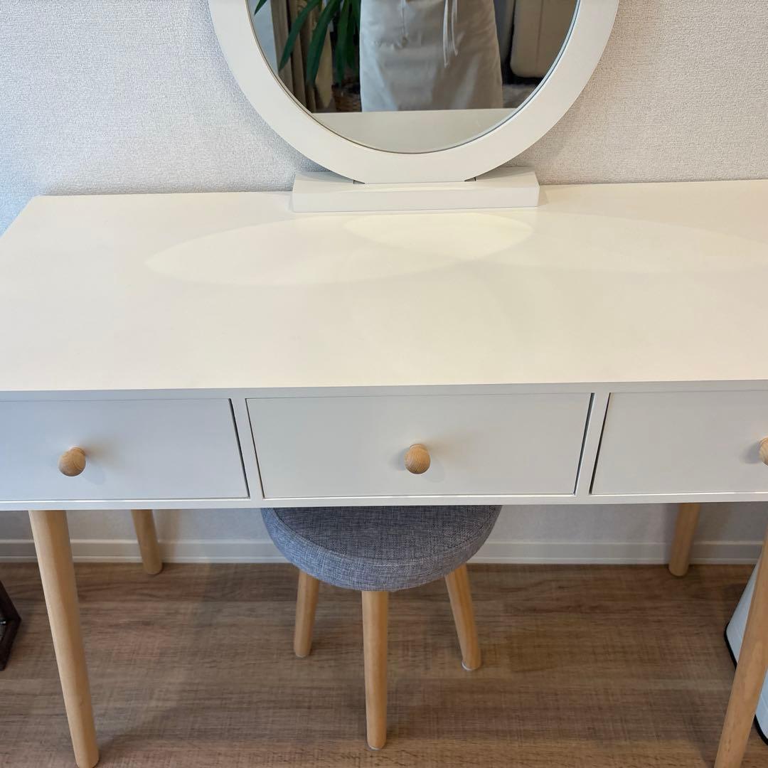 ホワイトドレッサー 丸い鏡付き