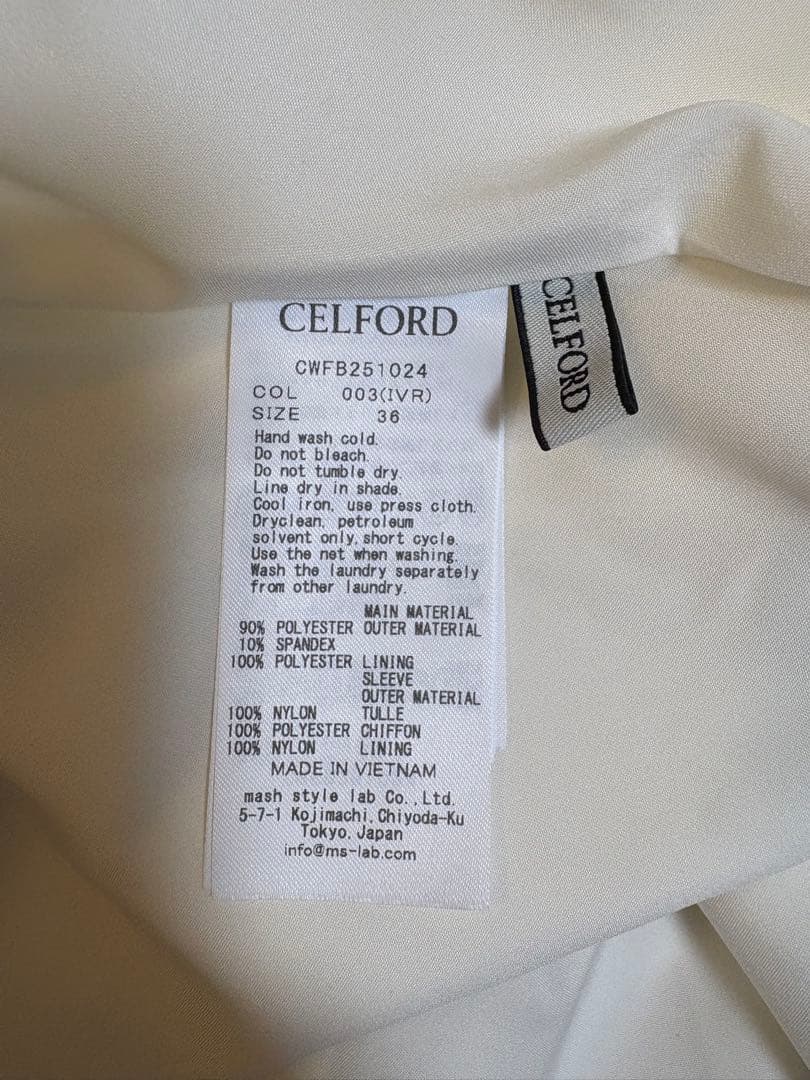 【予約】完売品　CELFORD 襟付きブラウス　アイボリー　36