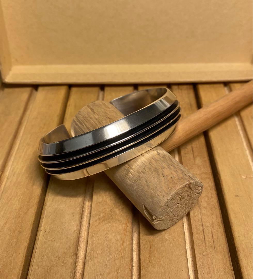 【美品】TOM HAWK 3ラインシルバーバングル ナバホ族